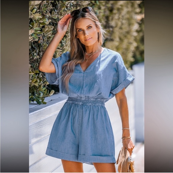 CUPSHE Womens Smocked V-Neck Denim Romper. Color Blue. Size Medium NEW!!… - Picture 1 of 8